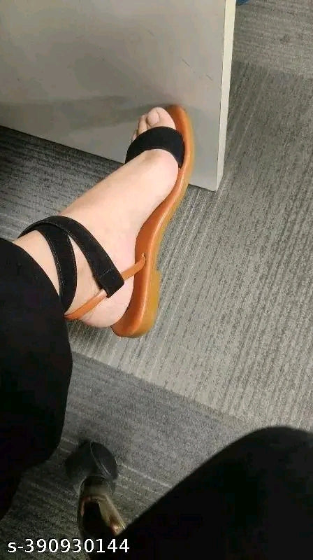 Women flat sandal